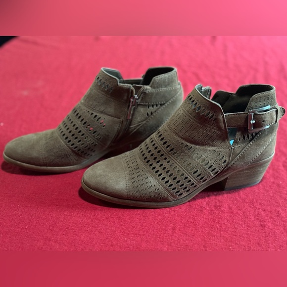 Vince Camuto leather ankle boots - Picture 1 of 4